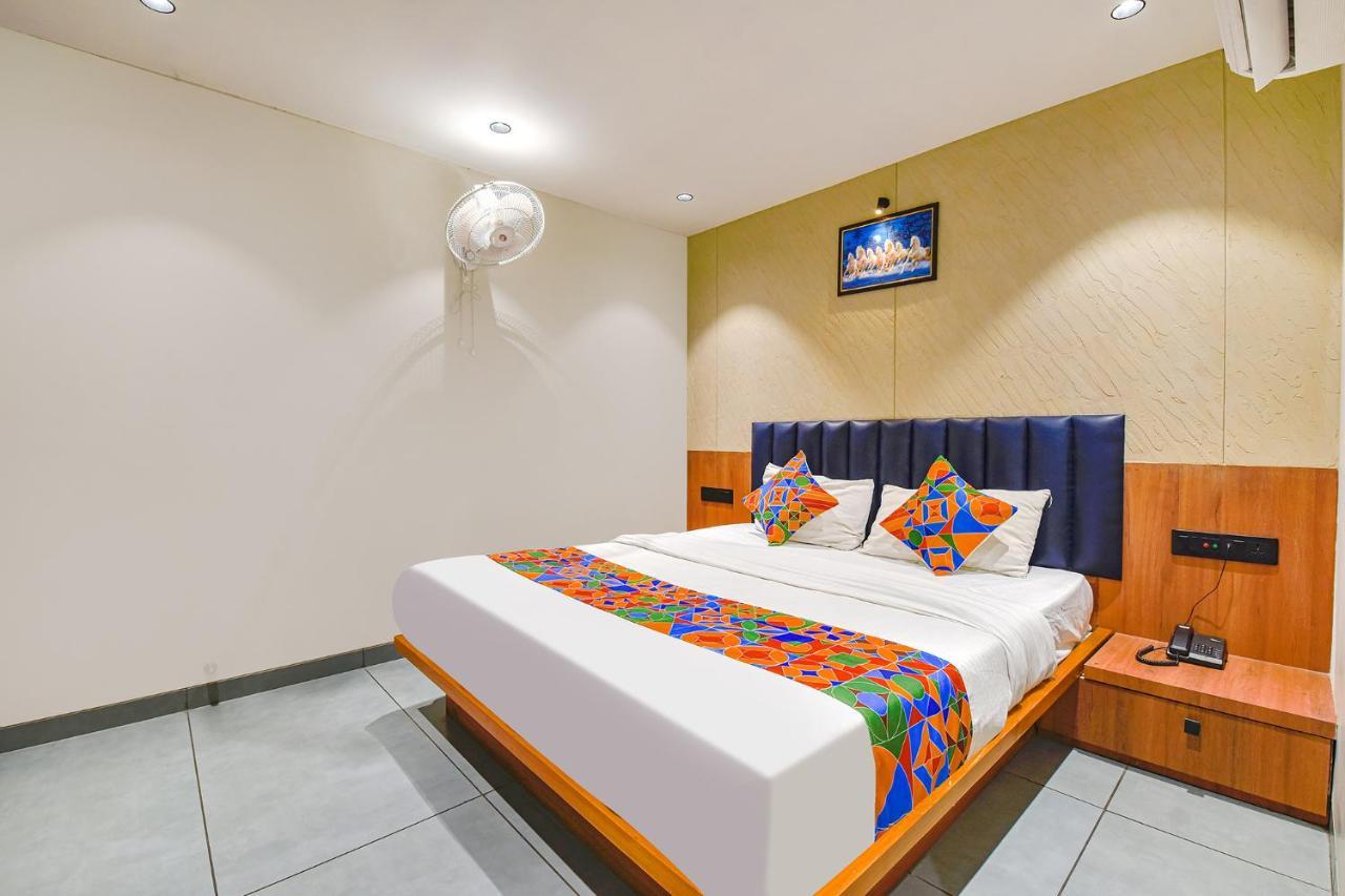 Fabhotel Udhna Inn, Near Udhna Junction Сурат Экстерьер фото